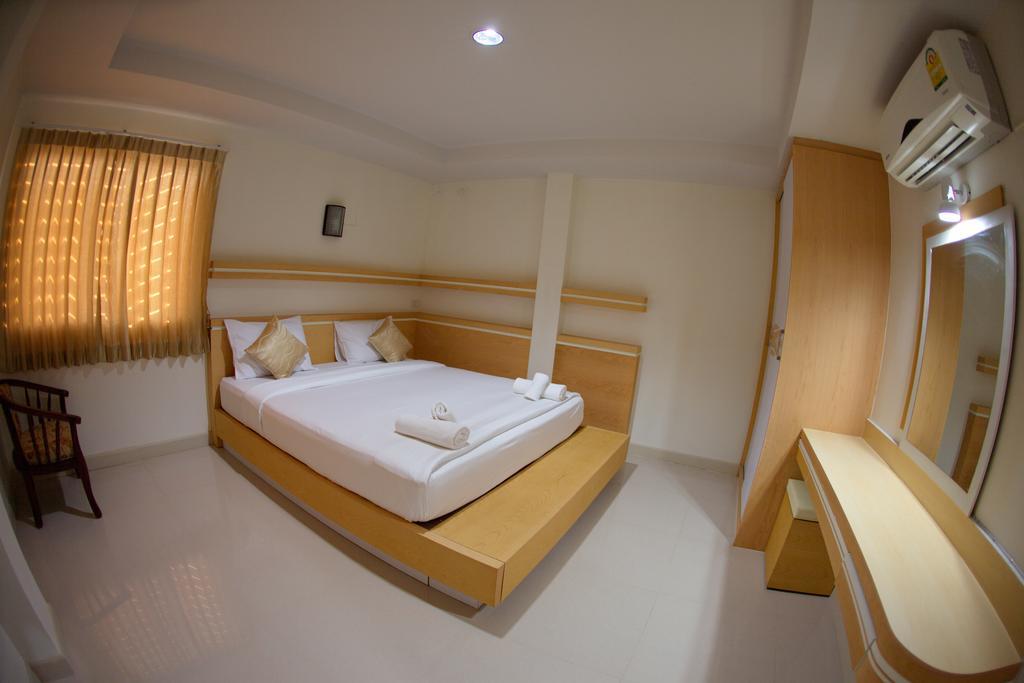 Hotel Baan Sanpoom Phitsanulok Exterior foto