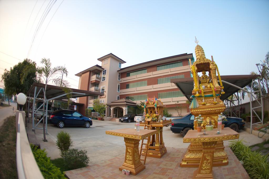 Hotel Baan Sanpoom Phitsanulok Exterior foto